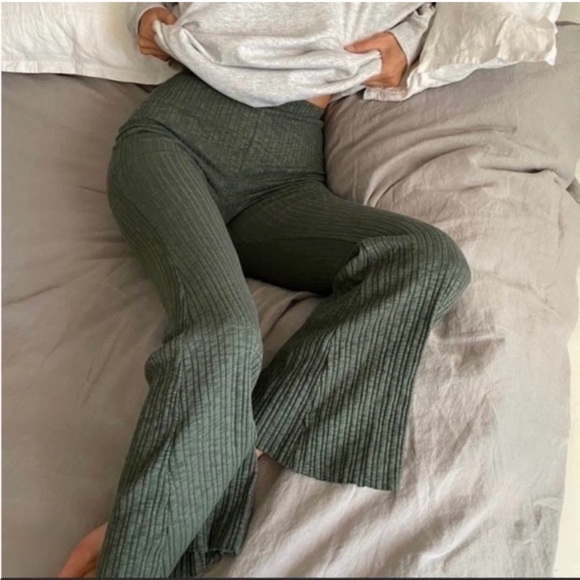 Urban Outfitters Ribbed Knit Fitted Flare Leggings Size XS - Picture 1 of 8